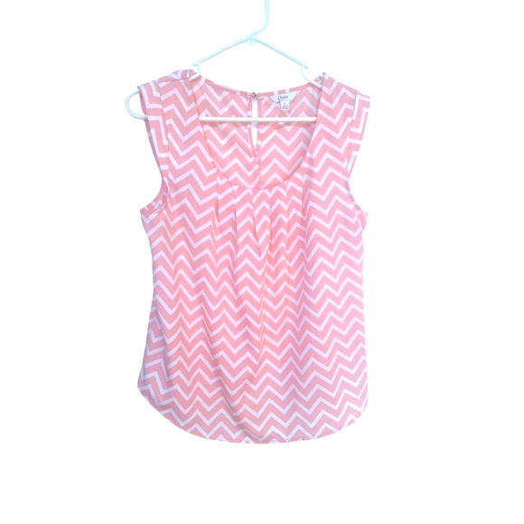Candie's Tops - Candie's chevron print in white and light pink/peach size Large. EUC